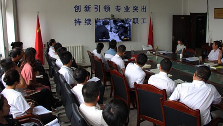 為深入學(xué)習(xí)習(xí)近平新時(shí)代中國特色社會(huì)主義思想和黨的十九大精神，落實(shí)好“不忘初心、牢記使命”主題教育相關(guān)工作。8月16日，隧道公司機(jī)關(guān)黨支部黨員大會(huì)在公司1號(hào)會(huì)議室召開，機(jī)關(guān)黨支部