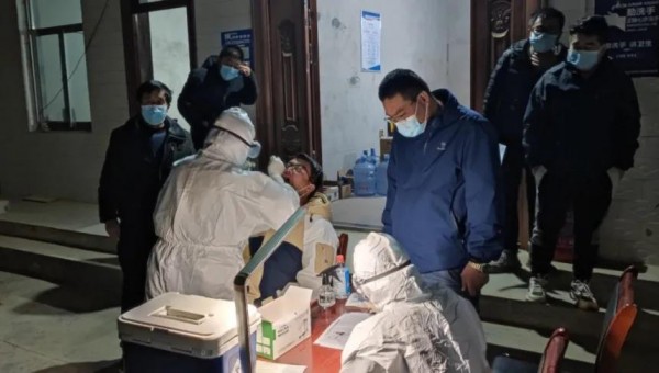 近日，新冠肺炎疫情在省內多點爆發，蘭州市成為“重災區”，疫情防控工作進展牽動著每個人的心。連日來，隧道公司靈臺項目部緊繃一根弦，嚴格落實公司安排部署，積極響應疫情防控工作要求，全力開展疫情防控工作。全