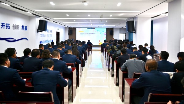 為進一步強化國有企業思想政治工作，切實提升職工心理健康服務質量和水平，引導廣大職工以健康的心態積極投身工作，助力和諧企業文化建設，近日，交科公司邀請心理咨詢師楊禮華為廣大干部職工開展了“壓力認知與應對